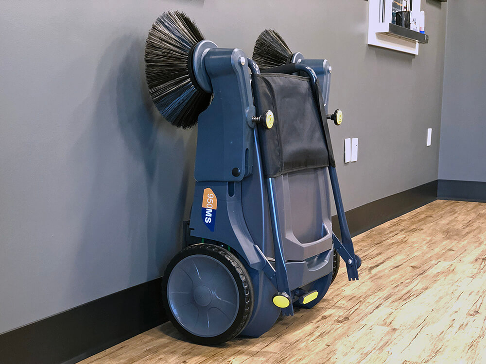 HammerHead 950MS Manual WalkBehind Sweeper Hammerhead Cleaning